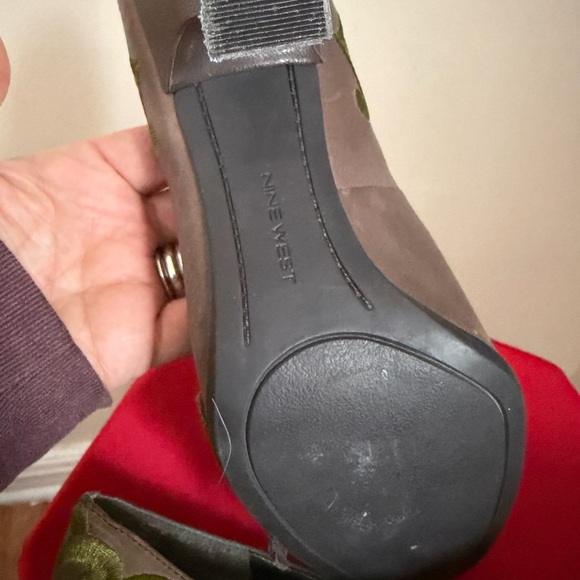 Nine West Brown Pumps with Green Accents. Super duper cute. - Picture 4 of 7